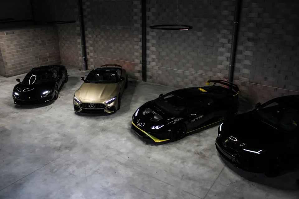 Photographie d’ambiance du showroom ADAMOTOR’S