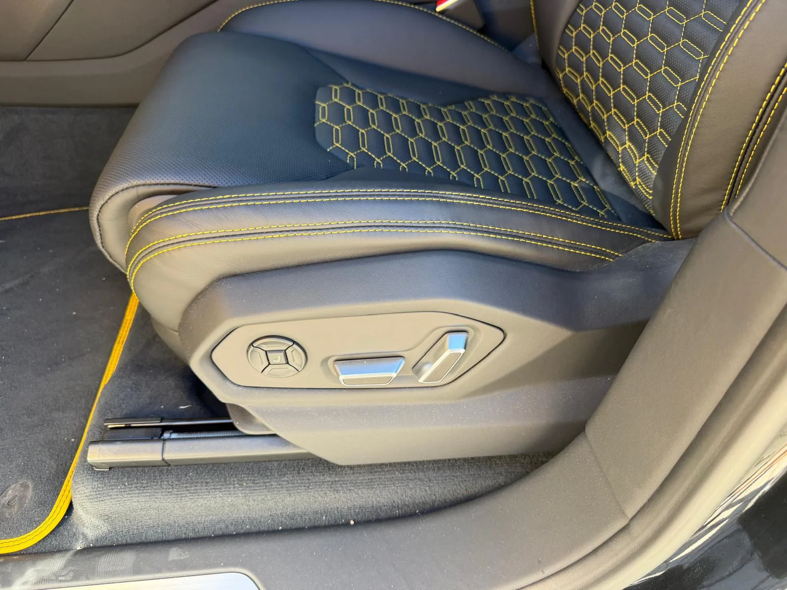 LAMBORGHINI URUS  4.0 V8 650ch AKRAPOVIC