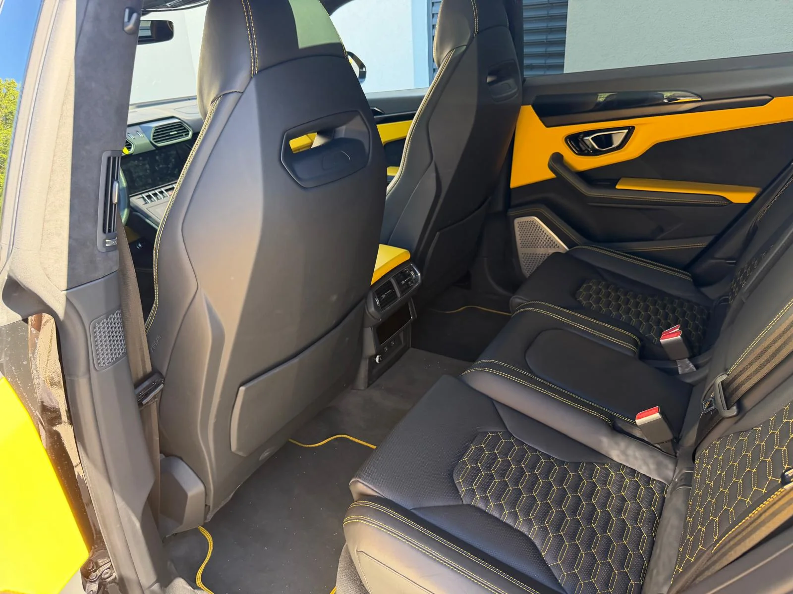 LAMBORGHINI URUS  4.0 V8 650ch AKRAPOVIC