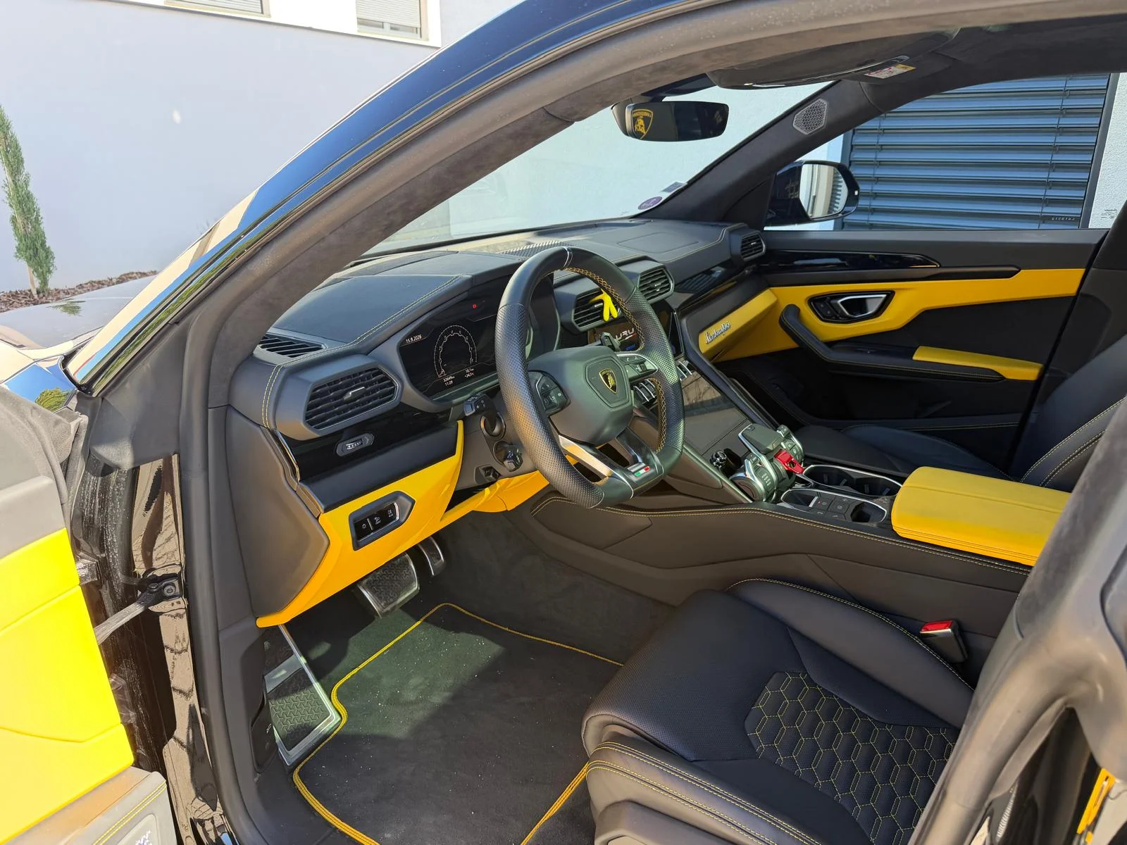 LAMBORGHINI URUS  4.0 V8 650ch AKRAPOVIC